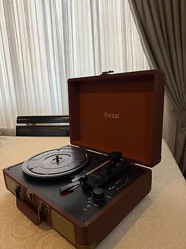 Qrammofon və patefonlar: Məhsul: Fressi Retro Turntable – portativ pikap Xüsusiyyətlər: - — 2