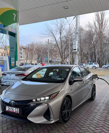 Toyota: Toyota Prius: 2018 г., Автомат, Гибрид, Седан — 12