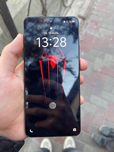 Другие мобильные телефоны: Смартфон с плоскими боковыми гранями и металлической рамкой. Цвет — — 10