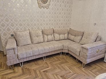 kunc divanlar 2019: Künc divan – klassik üslublu, bej rəng çalarlarında, dekorativ düyməli — 2