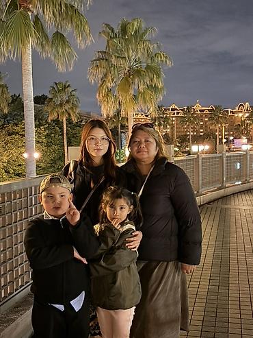 Пуховики и зимние куртки: Пуховая куртка женская, утеплённая, черного цвета - Длина: до бедра — 5