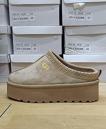 Papuče: UGG papuce
Deblji djon
36-41
Cena 2700 din — 4