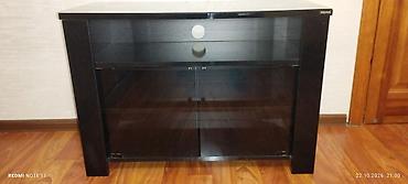 susə polka: Tumba Tv stendi - Rəng: qara, parlaq ön panel - Material: MDF — 1