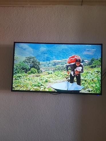 Телевизор LED, диагональ около 40–43". Особенности: - Тонкие