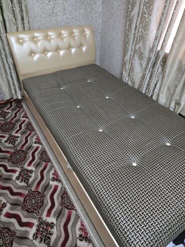 Односпальные кровати: Односпальная кровать, Б/у, С ящиком для хранения, длина - 220 см