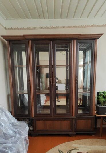 Dolablar: Açılan, 4 qapılı Düz dolab, Stenka