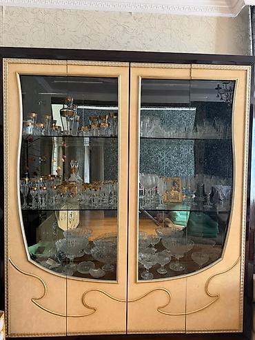 Şüşəli dolab vitrini, İşlənmiş, Ünvandan götürmə