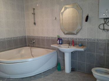 Uzunmüddətli kirayə mənzillər: Sahil işəri şəhər metrosunun yaxınlığında(Torqovuda) 4 mertebəli — 19