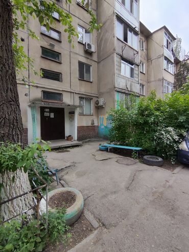 продается 2 комнатная квартира рядом ул ахунбаева: 2 комнаты, 43 м², 104 серия, 1 этаж, Косметический ремонт