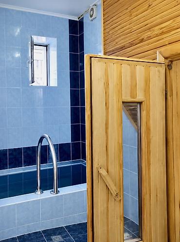 продаю дом бишкек кызыл аскер: 🏡 Продается двухэтажный дом с готовым бизнесом! 📍Адрес: Физкультурный — 7