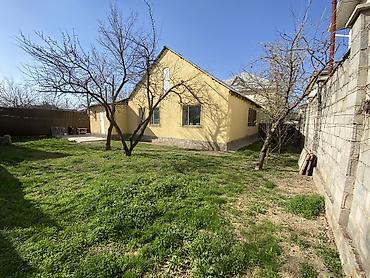 Продажа коттеджей и домов: 🏡 Абдан жакшы жерде жайгашкан ушул үй сатылат 📍Дареги: ж/м Көк-Жар — 1