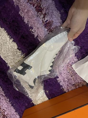 Кроссовки и спортивная обувь: Кроссовки:Hermes - Модель: низкие кроссовки из кожи и замши - Цвет at lalafo.kg — 4 Кроссовки и спортивная обувь: Кроссовки:Hermes - Модель: низкие кроссовки из кожи и замши - Цвет — 4