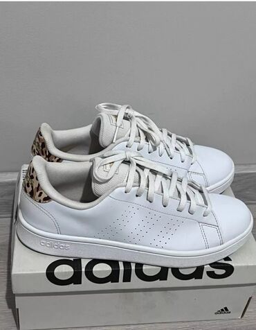 шлепанцы адидас: Кроссовки, 40, Adidas, Б/у, цвет - Белый, Самовывоз