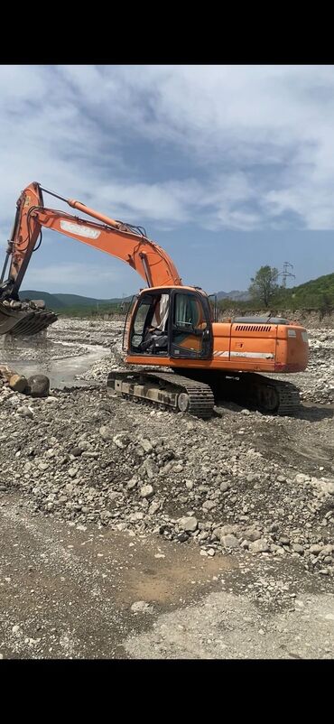 traktor ekskavator satilir: Təcili satıllr. İli 2012motor sadə heç bir ciddi problemi yoxdur
