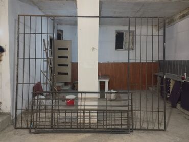 balon banka aliram: Metaldan hazırlanmış iri ölçülü barmaqlıq qapı dəsti - Material