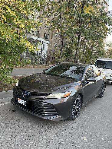 Toyota Camry: 2018 г., 2.5 л, Автомат, Гибрид, Седан