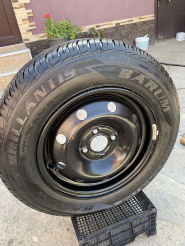 Шины: Колесо Renault 185 / 65 / R 15, 4 Болтов