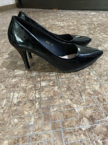 обувь 39: Туфли черные лак 36 размер 700с