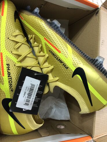 спорт бутылка: Продам новые бутсы Nike phantom 
41 размер 
Покупали за 3400 сом