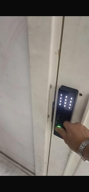 plastik gapi: Barmaq izi ilə işləyən ağıllı qapı kilidi – Smartlock Fingerprint — 5