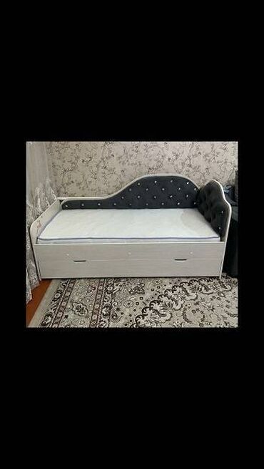 Кровати: Кровать однаспалка внизу второй ярус или можно как ящик для вещей 17т