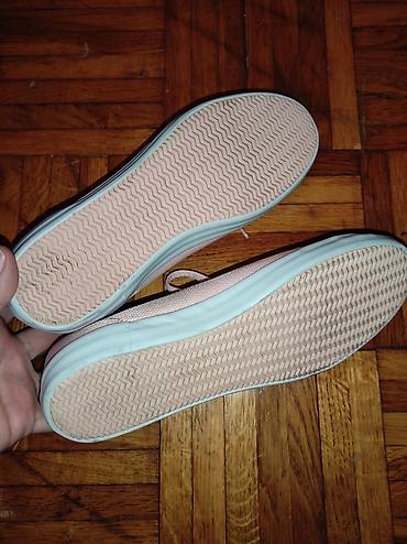 shoes: Prodajem original Lacoste ženske patike u nežno roze boji, u veličini — 7