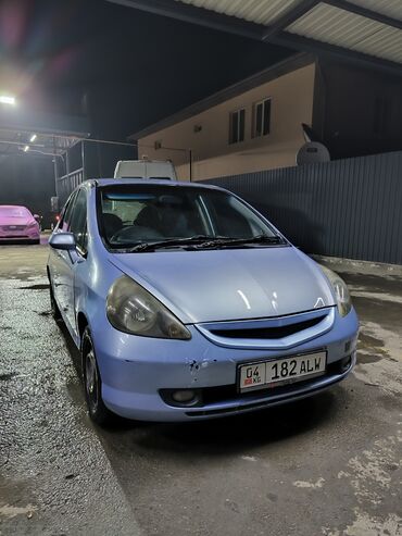 машина мало литровка на рассрочку: Honda Fit: 2002 г., 1.5 л, Автомат, Бензин, Хетчбек