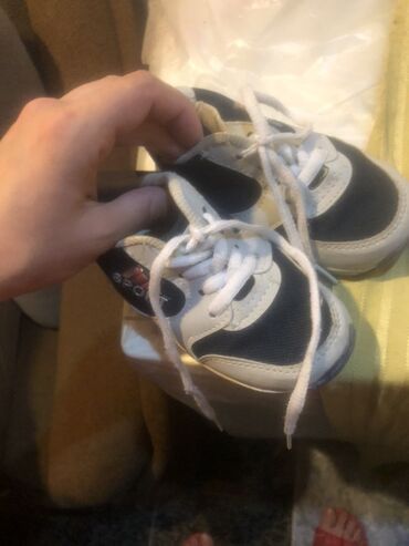 Dəstlər: Körpə geyim dəsti - 3 ədəd qalın, ayaqlı tulum: - Açıq mavi rəngdə — 52