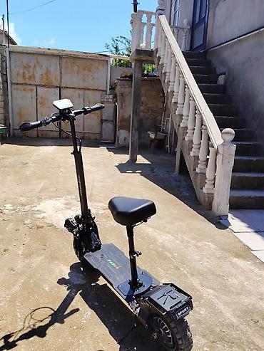 Elektrikli samokatlar: Elektrik skuter – off-road tipli, iri dişli təkərlər və güclü asqı — 2