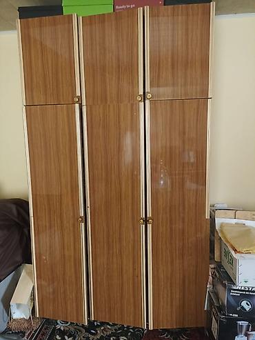 Гарнитуры для зала: - Шкаф секционный - 15000 сом - Диван раскладной с четырьмя подушками — 1