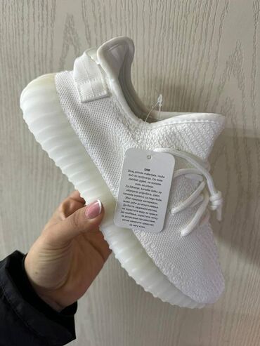 Patike: Adidas Yeezy boost patike

Novo
Brojevi 36 do 46

fb Moja Kupovina 1 — 6