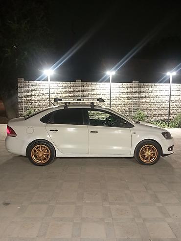 6 2: Volkswagen Polo: 2012 г., 1.6 л, Механика, Газ, Седан — 3