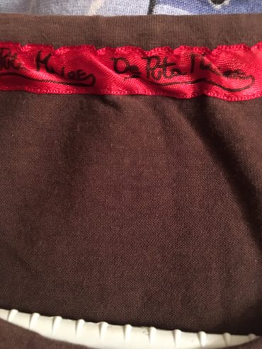 Majice: De Puta Madre original majca lepe braon boje, sa cirkonima. Dužina — 4