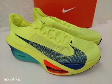 Səndəl və şəp-şüplər: Nike Alphafly 3 Texniki Üstünlüklər: 	*Nike Alphafly 3, Alphafly