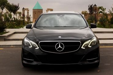 Mercedes-Benz: Mercedes-Benz E 200: 2 l | 2013 il Sedan — 4