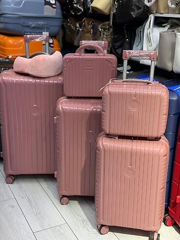 Чемоданы: Чемодан, Новый, Большой (более 70 л), Вращающиеся колеса на 360°, Кодовый замок, На колесах — 16