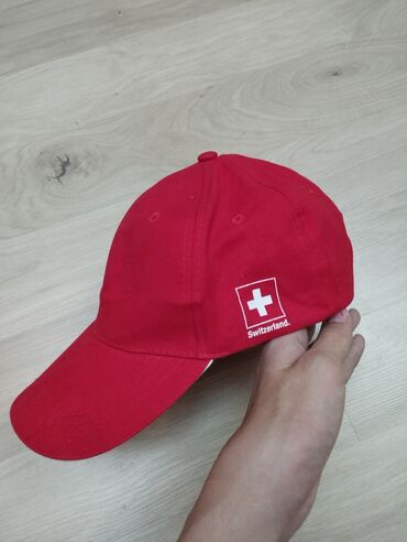 красная шапка: Цвет - Красный