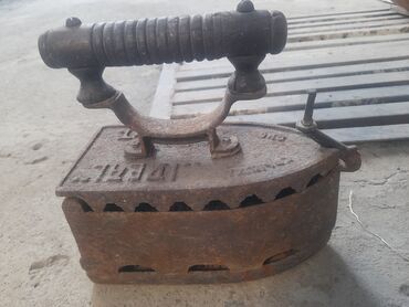 Zərərvericilərə qarşı mübarizə aparatları: Bu, dəmirdən hazırlanmış və içərisinə kömür qoyularaq isidilən vintage