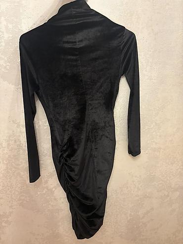 stringer alt geyimi: Qadın məxmər don – qara rəng
Xs-S razmer — 2