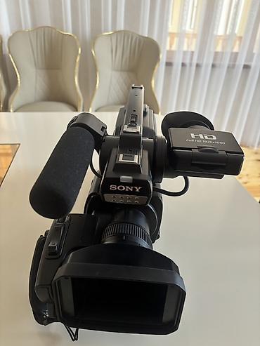 watt pro: Sony HXR-MC2500 peşəkar video-kamera - Full HD 1920x1080 (AVCHD — 3
