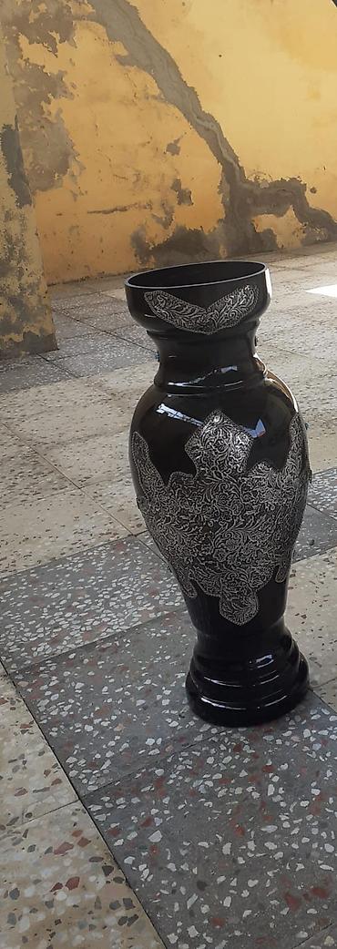otaq gülləri: Bir vaza, Keramika — 1