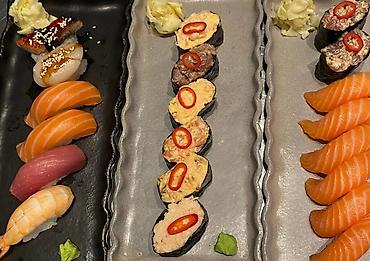 Готовые блюда, кулинария: Ассортимент японской кухни - Нигири и гунканы: лосось, тунец — 1