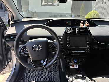 Транспорт: Toyota Prius: 2020 г., 1.8 л, Вариатор, Гибрид, Хэтчбэк — 4