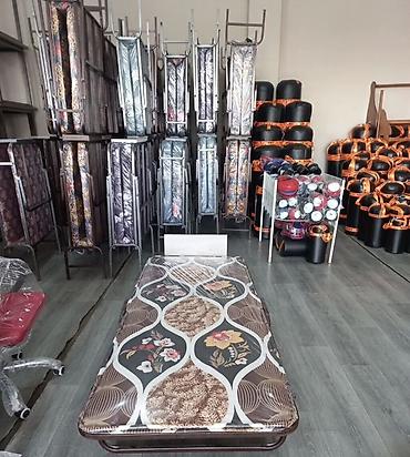 raskladuwka: Qatlanan çarpayı satılır. Metal karkaslı, kompakt və praktik quruluşa — 1
