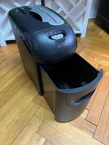 bezicne slusalice android: UniShred 12L uništavač papira sa korpom na izvlačenje - Tip sečenja — 9