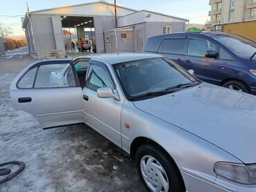 Toyota: Toyota Camry: 1992 г., 2.2 л, Механика, Бензин, Седан