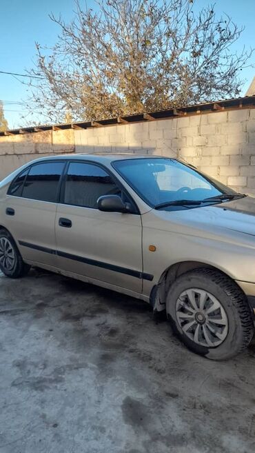 Toyota: Toyota Carina E: 1993 г., 1.6 л, Механика, Бензин, Седан