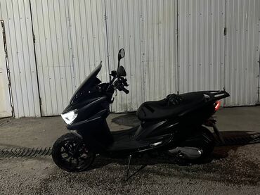 скутер для инвалидов: Продам макси-скутер 🖤 Цвет: чёрный 🏍 Объем двигателя: 150 куб. см 📄