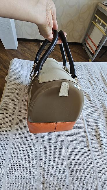 frida aksesuar sirketi: FURLA qadın çantası - Model: əl çantası, üst qapaqlı və metal kilidli — 5