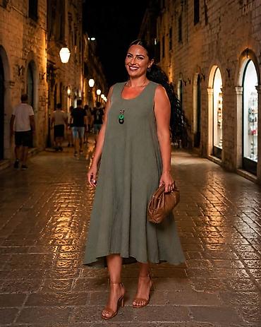 helanke 116: 07. Haljina za punije + ogrlica
2XL 3XL 4XL 
2.700 dinara H — 3